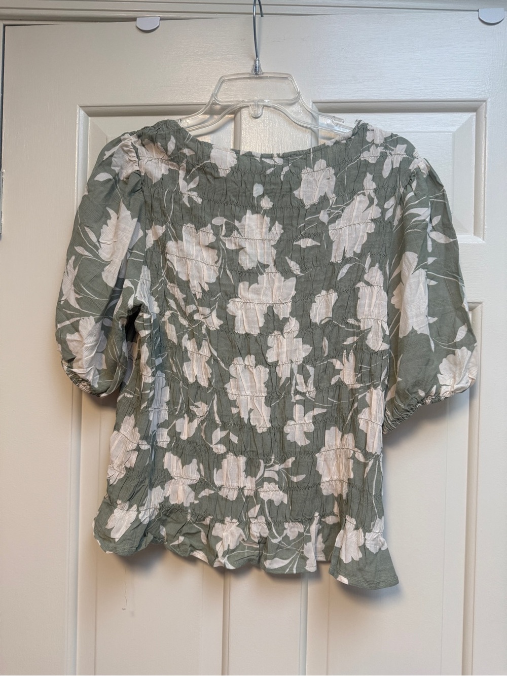 Sanctuary StitchFix Olive Green Floral Smocked Peasant Top Large NWT